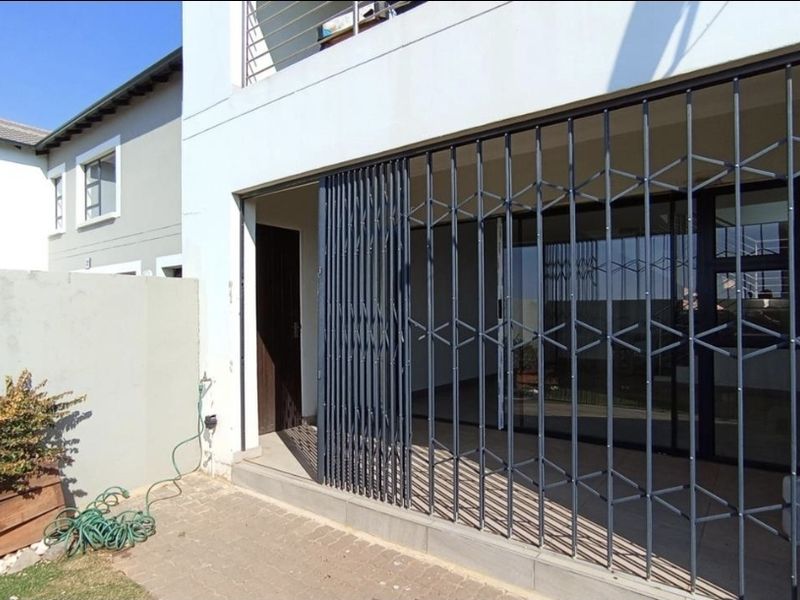 MODERN FAMILY SANCTUARY - Photo 2