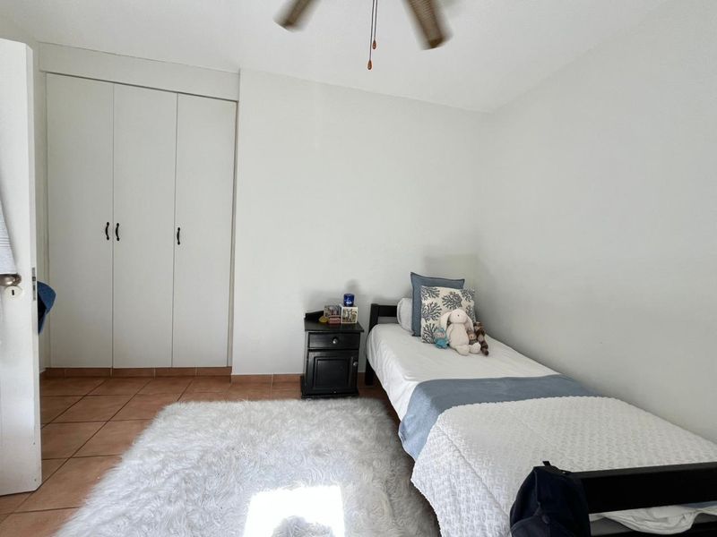 Stunning 3-Bedroom Coastal Retreat – Just Steps from Thompson’s Bay! - Photo 8