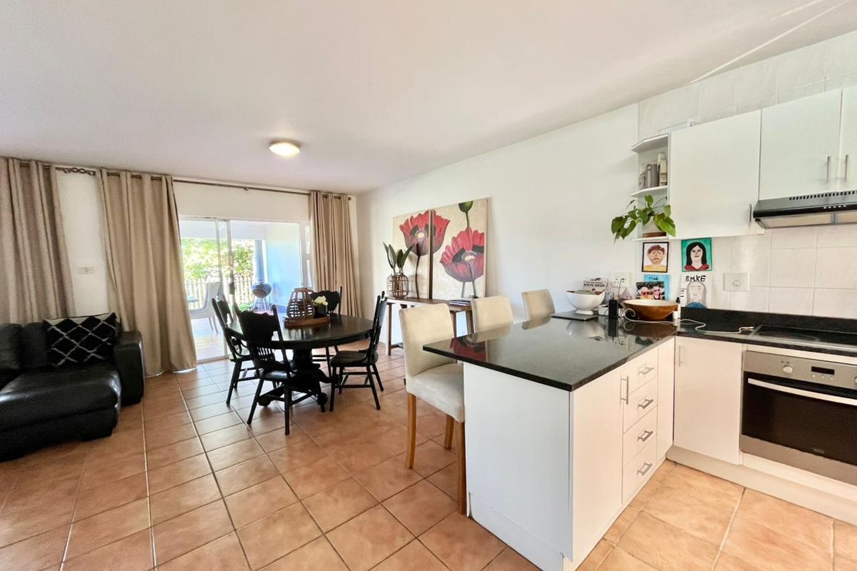 Stunning 3-Bedroom Coastal Retreat – Just Steps from Thompson’s Bay! - Photo 2