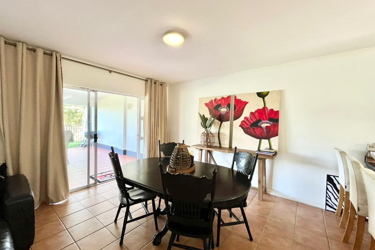 Stunning 3-Bedroom Coastal Retreat – Just Steps from Thompson’s Bay! - Photo 3