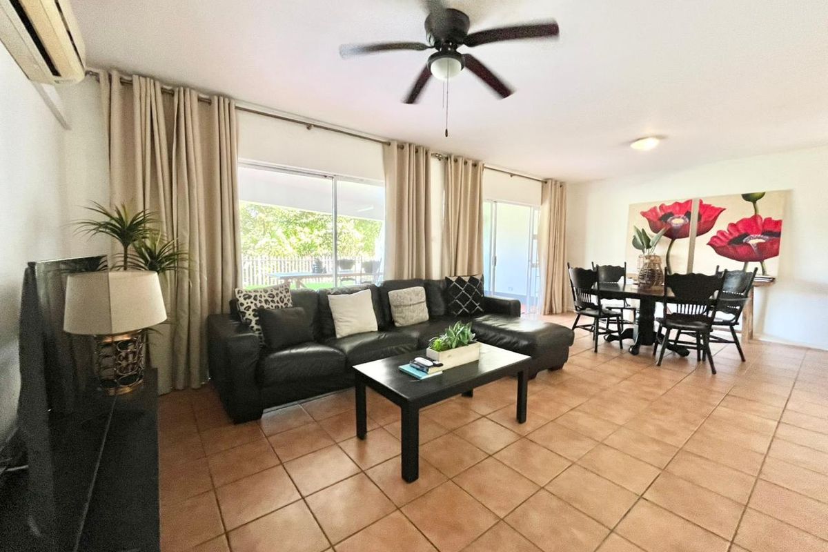 Stunning 3-Bedroom Coastal Retreat – Just Steps from Thompson’s Bay! - Photo 4