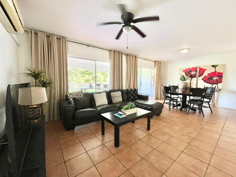 Stunning 3-Bedroom Coastal Retreat – Just Steps from Thompson’s Bay! - Photo 4