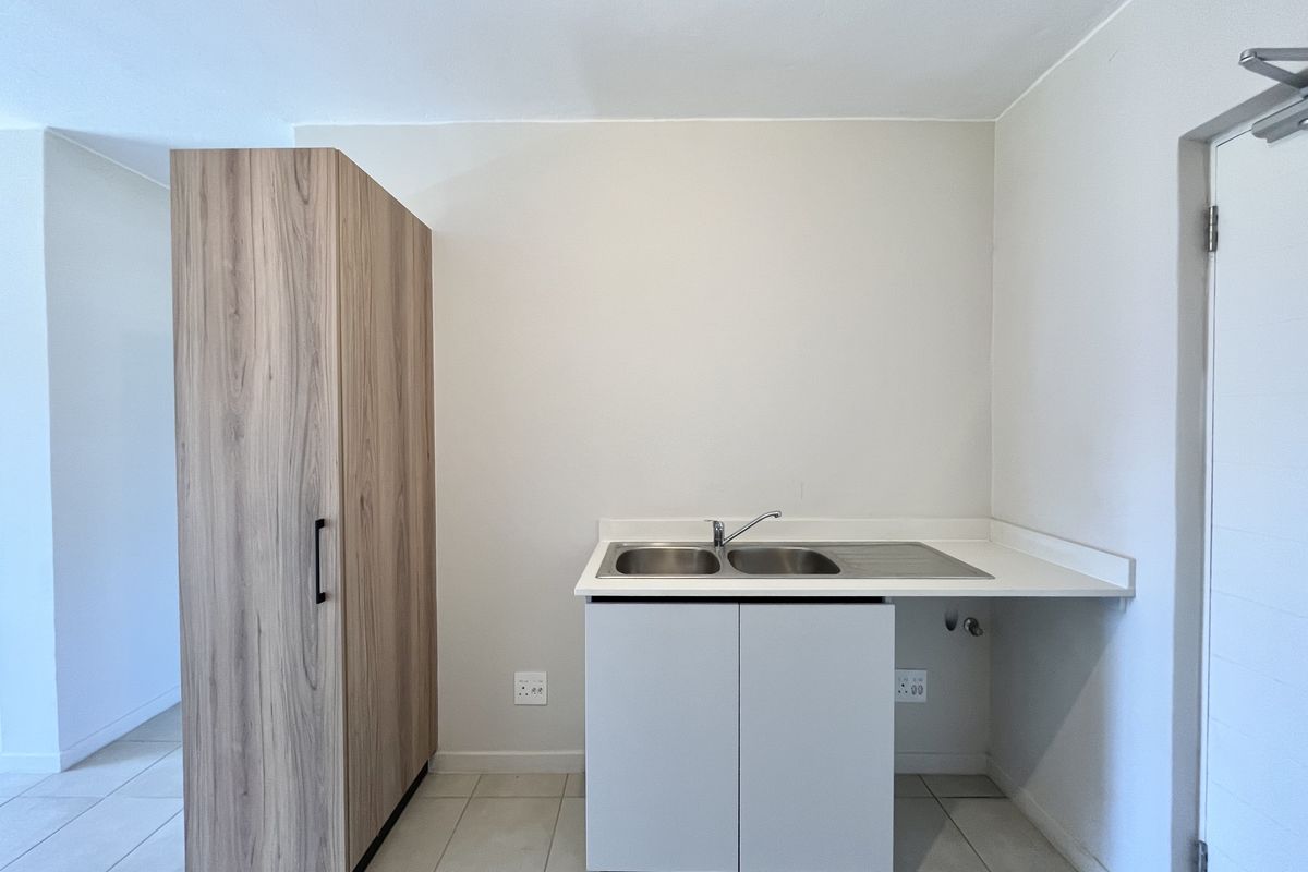 Modern 2-Bedroom Unit Available Immediately! - Photo 4