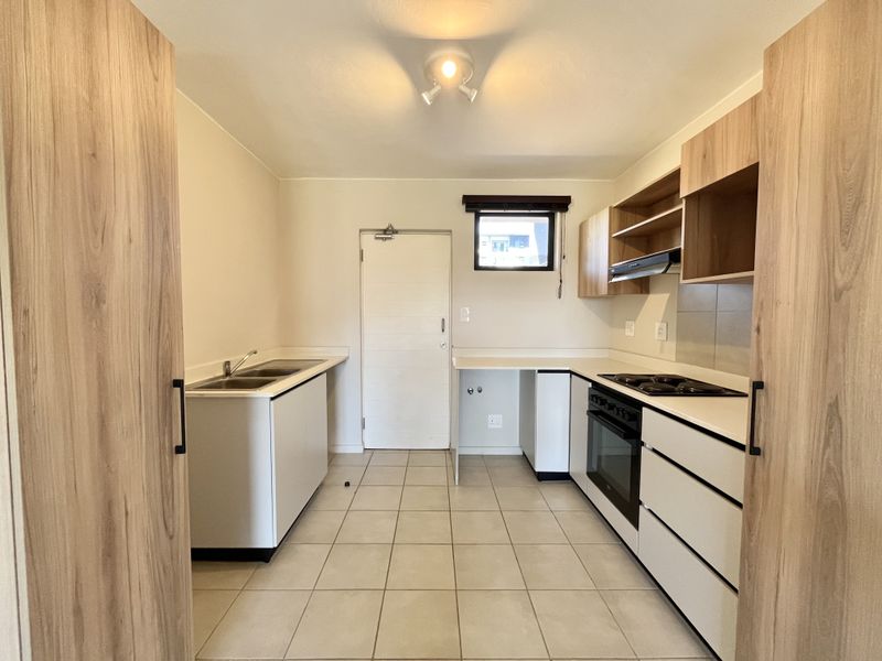 Modern 2-Bedroom Unit Available Immediately! - Photo 3