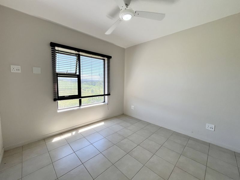 Modern 2-Bedroom Unit Available Immediately! - Photo 10