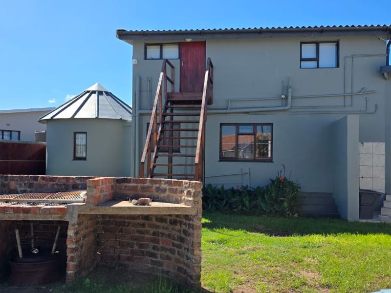 3-bedroom home with a flatlet - Photo 2