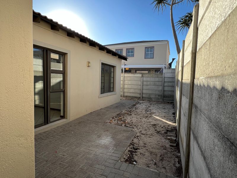 Immaculate  3 Bedroom Townhouse  To Let in Parklands   Available Now - Photo 8