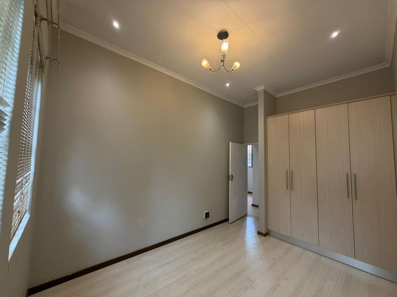 3 Bedroom Town House to let - Photo 9