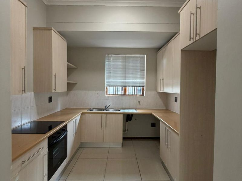 3 Bedroom Town House to let - Photo 6