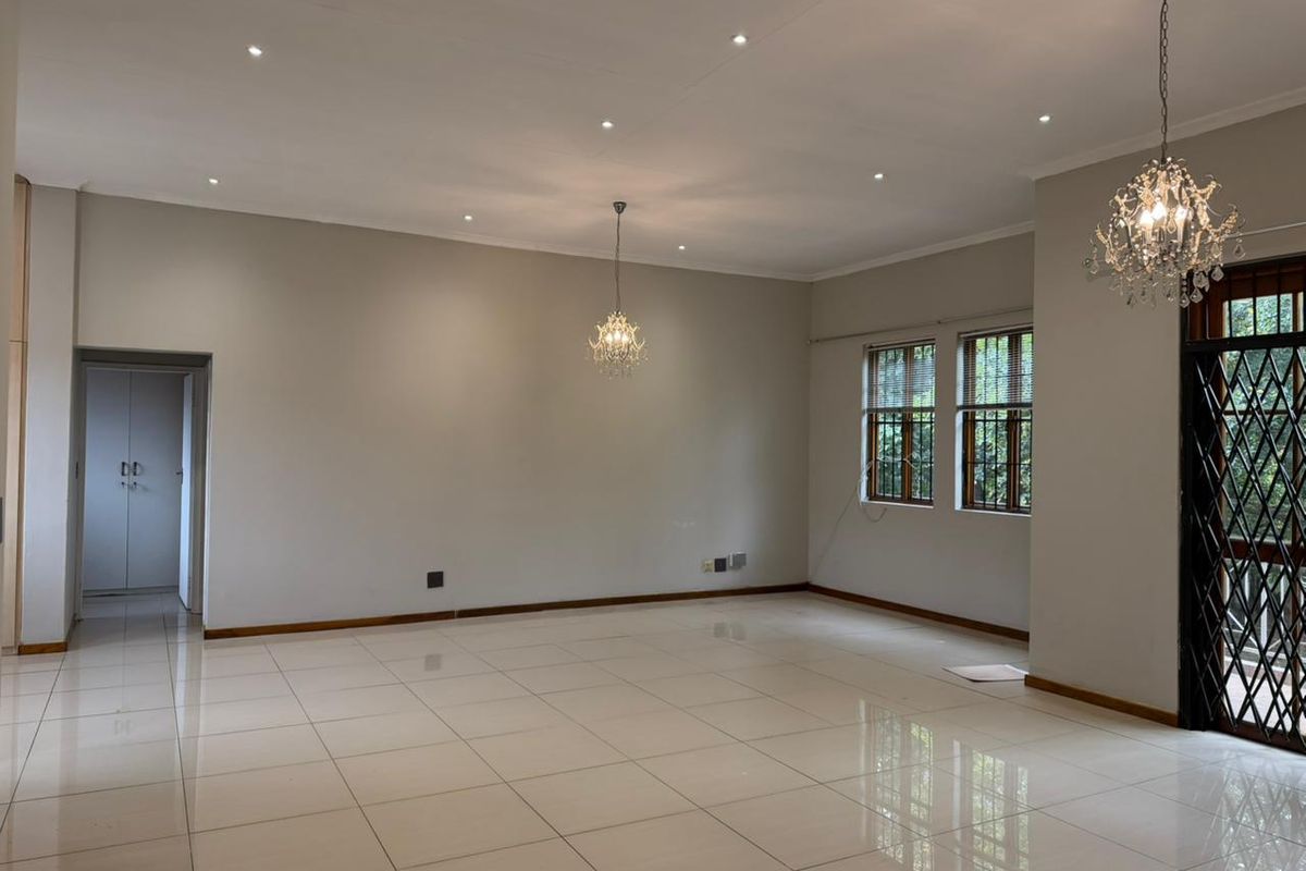 3 Bedroom Town House to let - Photo 3