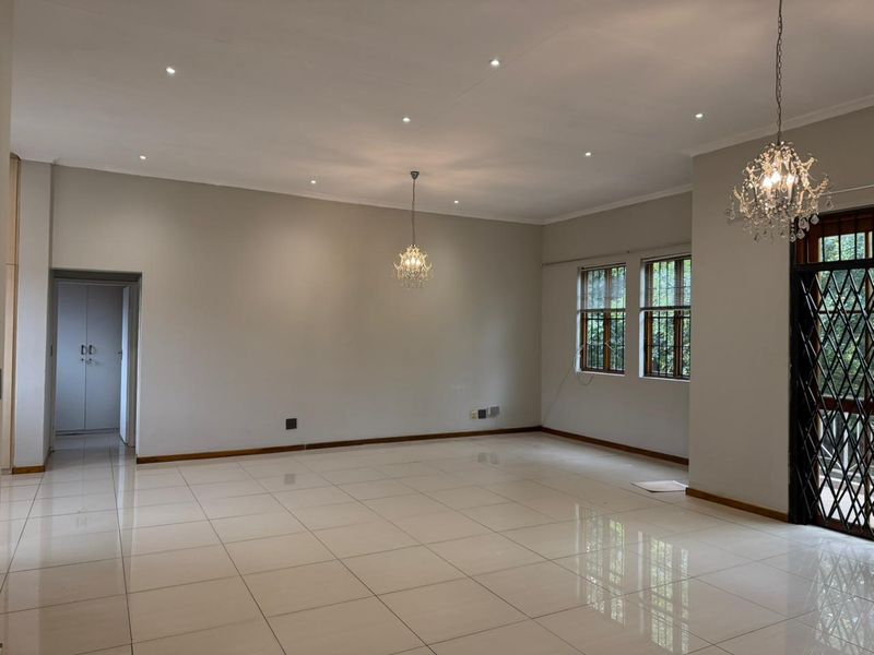 3 Bedroom Town House to let - Photo 3