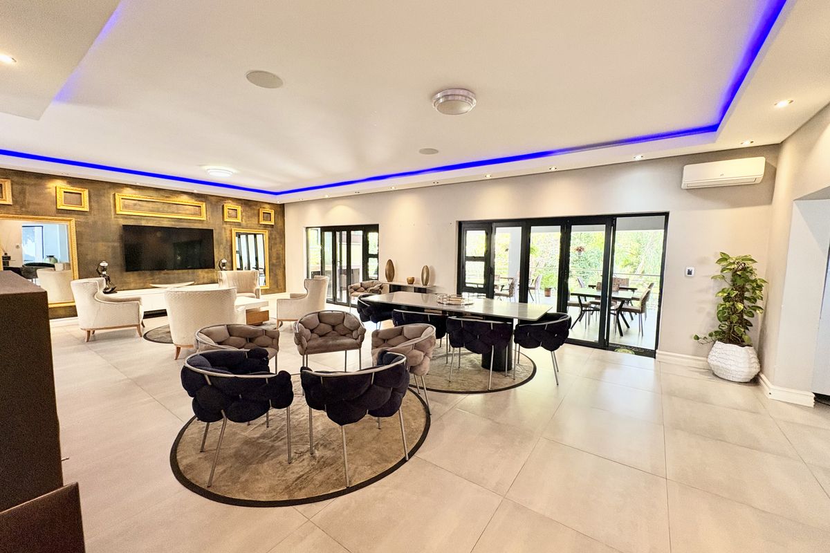 Large luxurious home for sale. - Photo 4
