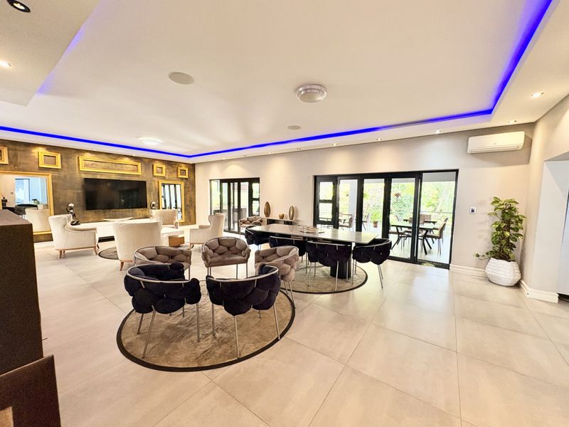Large luxurious home for sale. - Photo 4