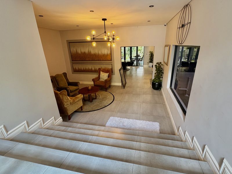 Large luxurious home for sale. - Photo 2