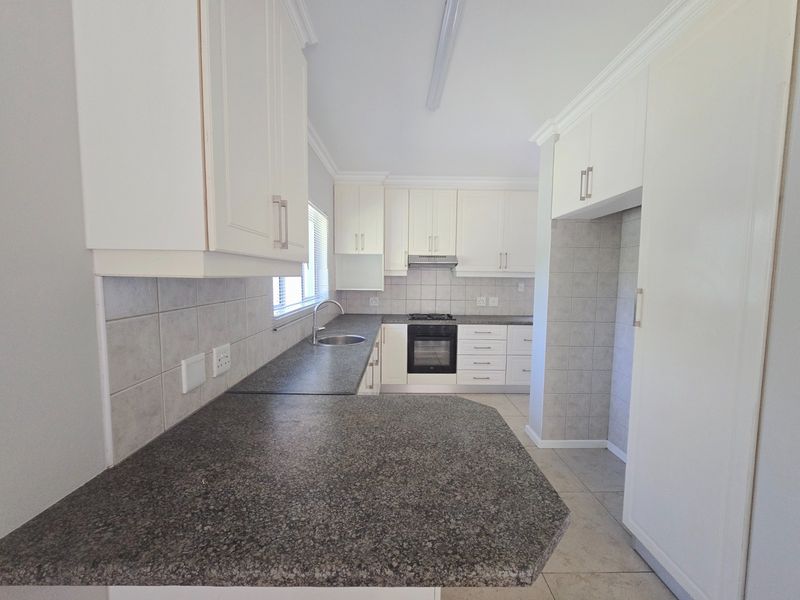 House for RENTAL in Beverly Hills available IMMEDIATELY - Photo 10