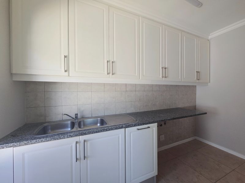 House for RENTAL in Beverly Hills available IMMEDIATELY - Photo 9