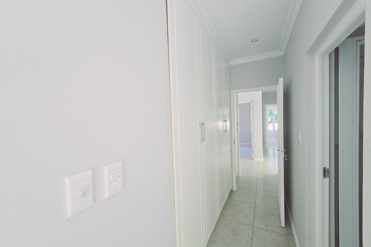 House for RENTAL in Beverly Hills available IMMEDIATELY - Photo 4