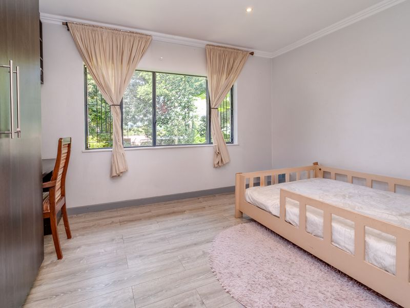 EMBRACING, MODERN AND LAID BACK OPEN PLAN FOR RELAXED FAMILY LIVING AND ENTERTAINING - Photo 10