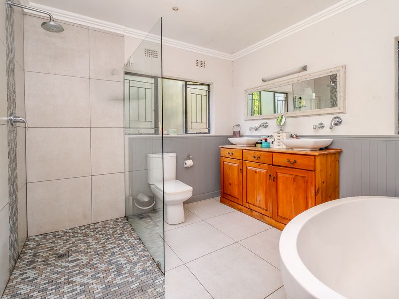 EMBRACING, MODERN AND LAID BACK OPEN PLAN FOR RELAXED FAMILY LIVING AND ENTERTAINING - Photo 9