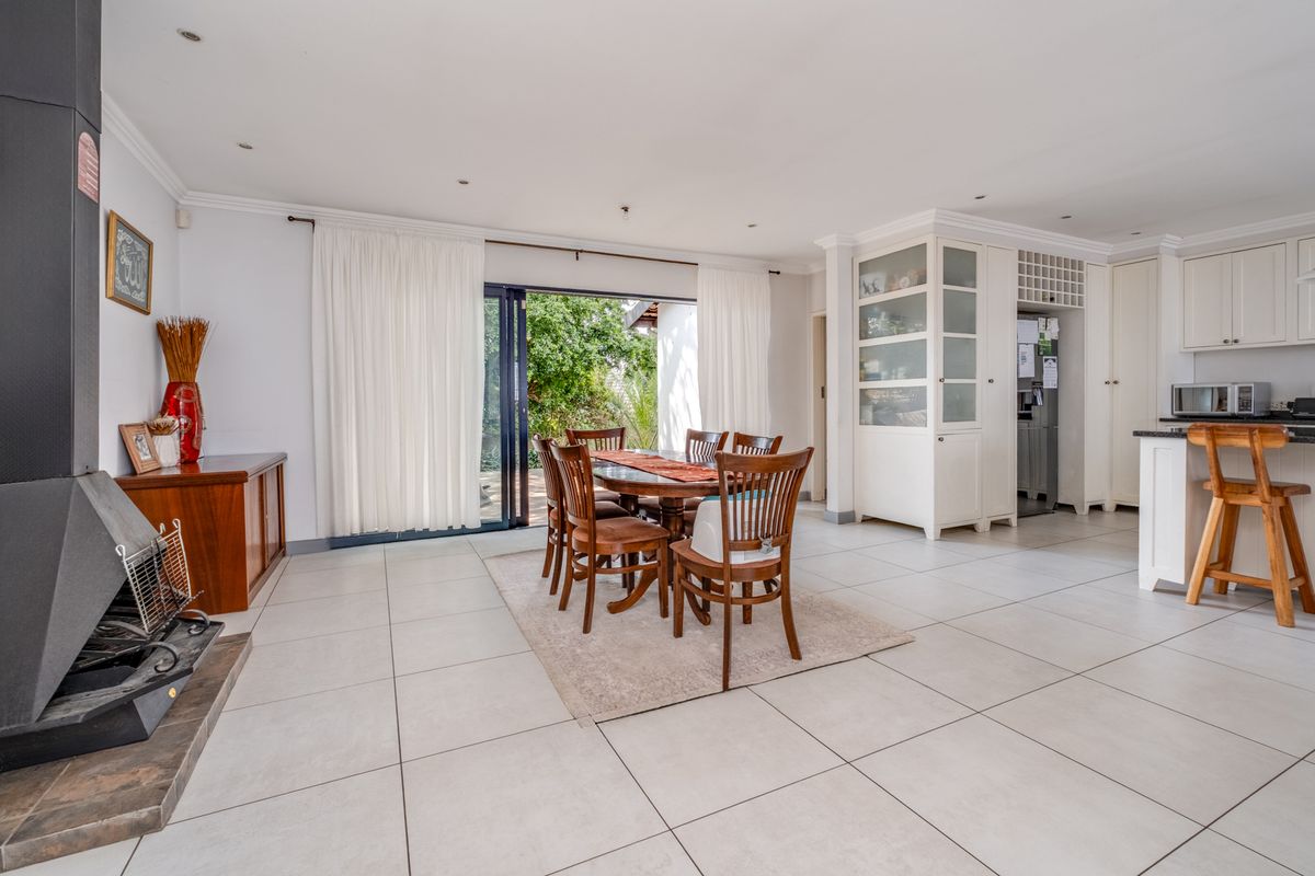 EMBRACING, MODERN AND LAID BACK OPEN PLAN FOR RELAXED FAMILY LIVING AND ENTERTAINING - Photo 5