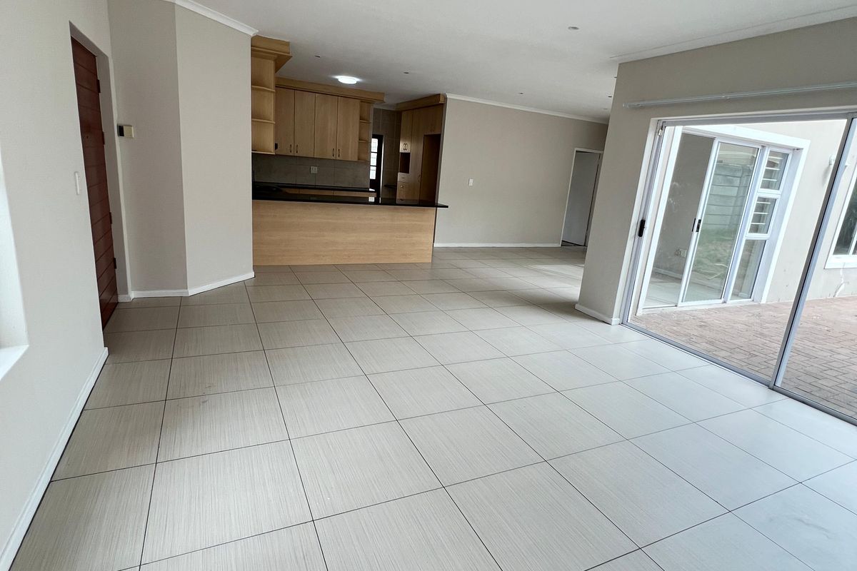 Immaculate  3 Bedroom, 2 Bathroom House  To Let in Parklands  Available Immediately - Photo 4