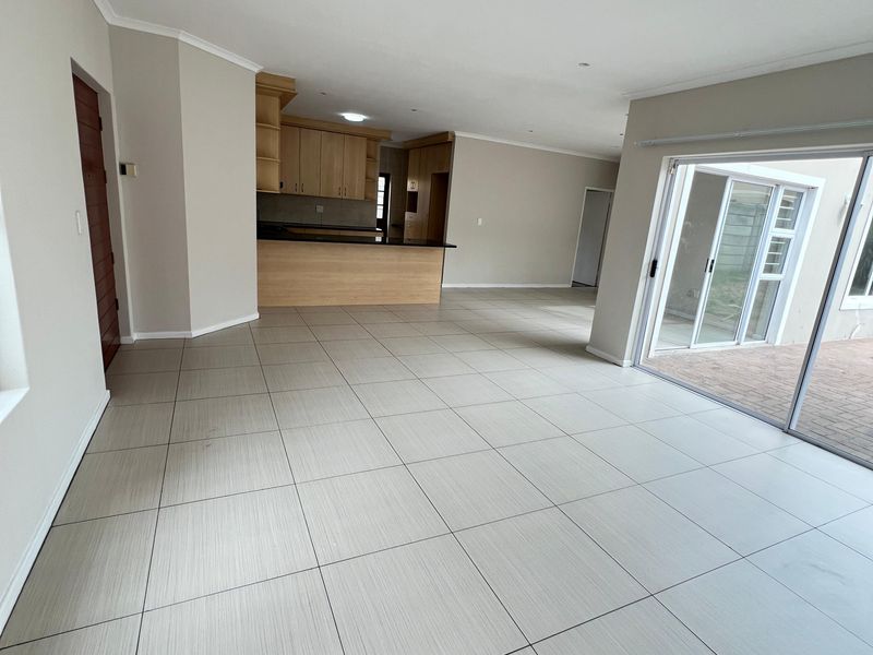 Immaculate  3 Bedroom, 2 Bathroom House  To Let in Parklands  Available Immediately - Photo 4