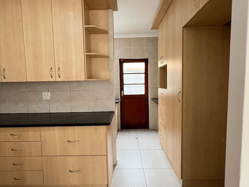 Immaculate  3 Bedroom, 2 Bathroom House  To Let in Parklands  Available Immediately - Photo 7