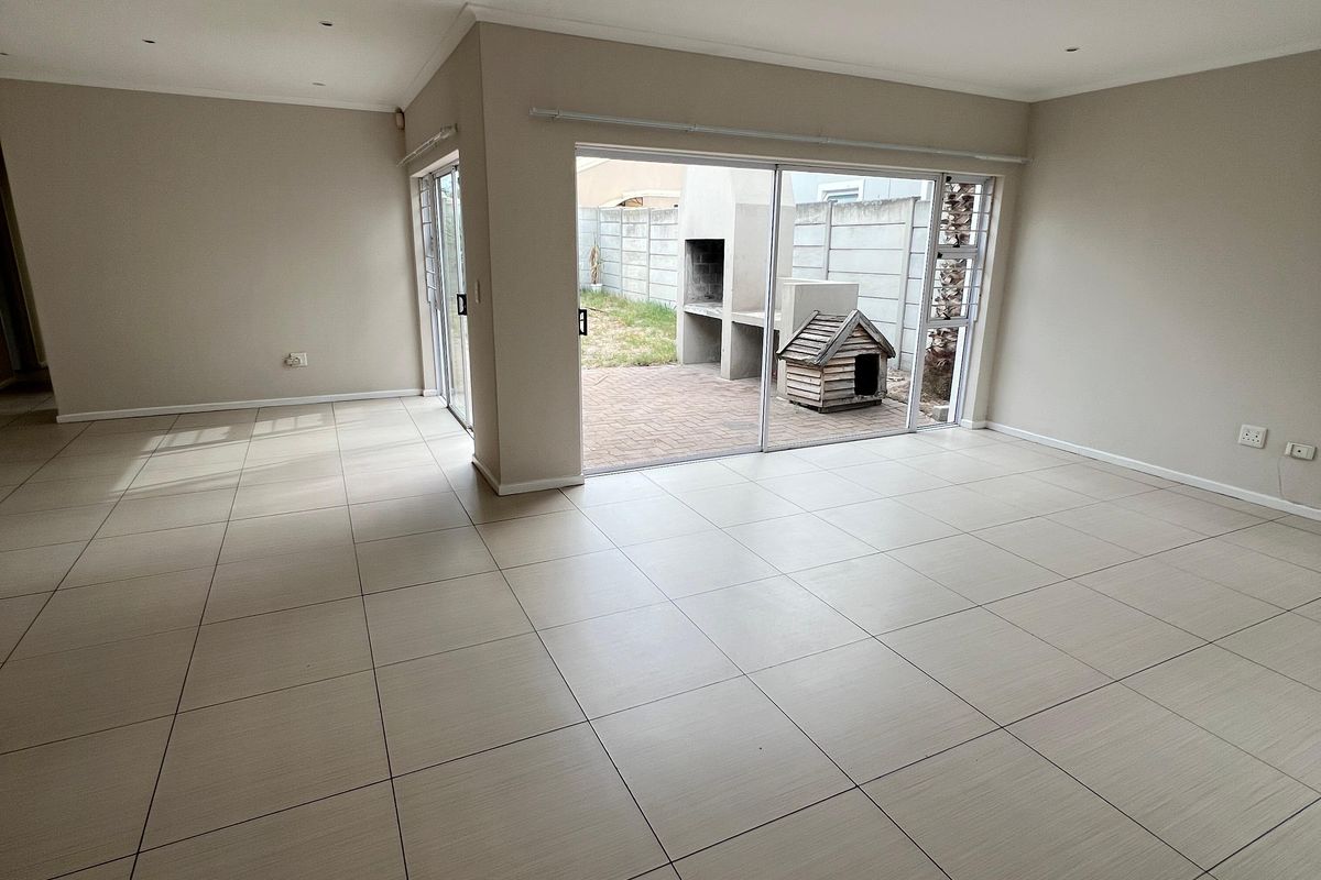 Immaculate  3 Bedroom, 2 Bathroom House  To Let in Parklands  Available Immediately - Photo 5