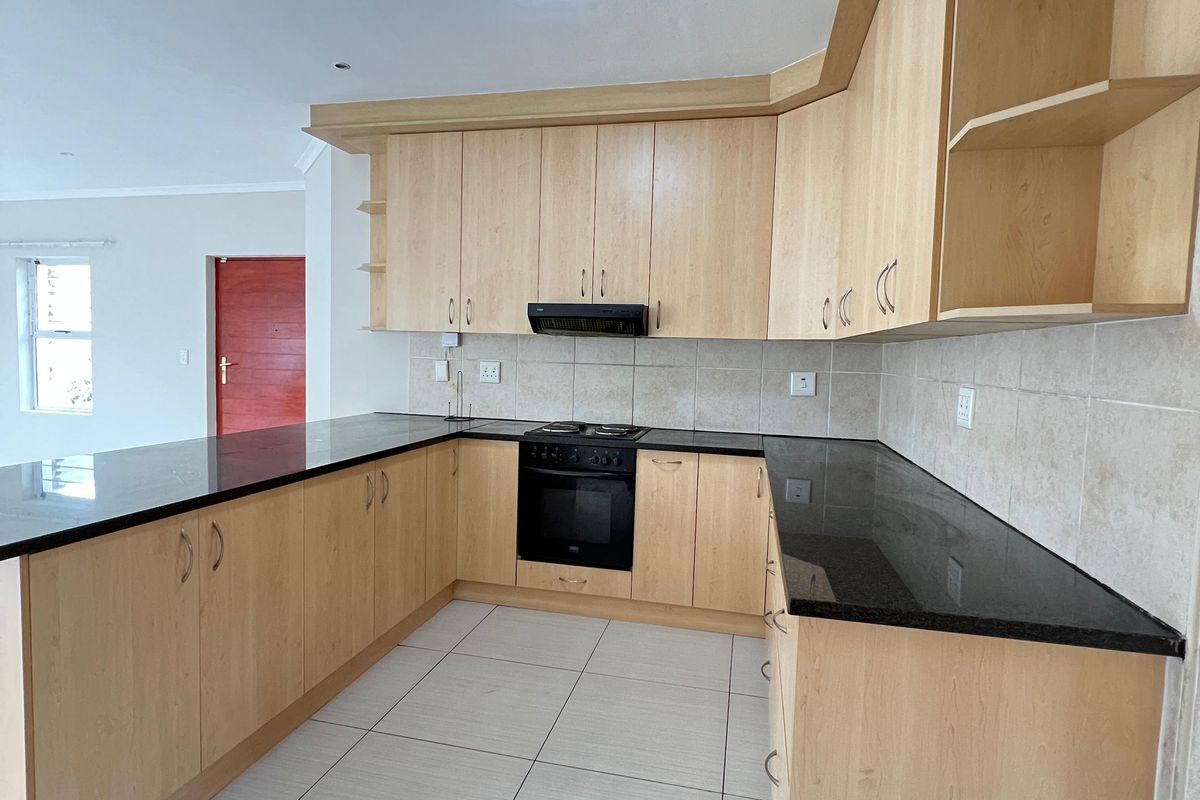 Immaculate  3 Bedroom, 2 Bathroom House  To Let in Parklands  Available Immediately - Photo 2