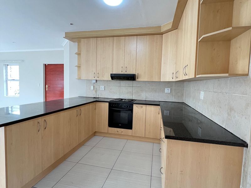 Immaculate  3 Bedroom, 2 Bathroom House  To Let in Parklands  Available Immediately - Photo 2