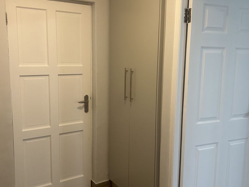 Renovated 3 Bedroom 3 Bathroom Apartment with Designer Kitchen, Parklands North - Photo 6