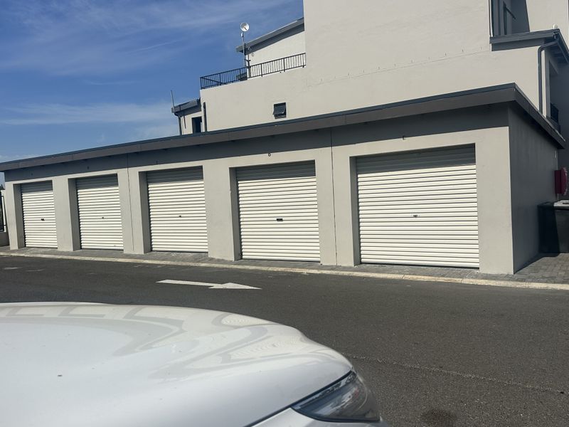 Renovated 3 Bedroom 3 Bathroom Apartment with Designer Kitchen, Parklands North - Photo 10