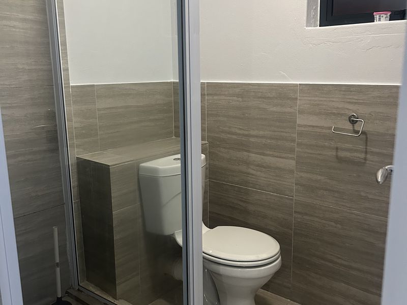 Renovated 3 Bedroom 3 Bathroom Apartment with Designer Kitchen, Parklands North - Photo 8