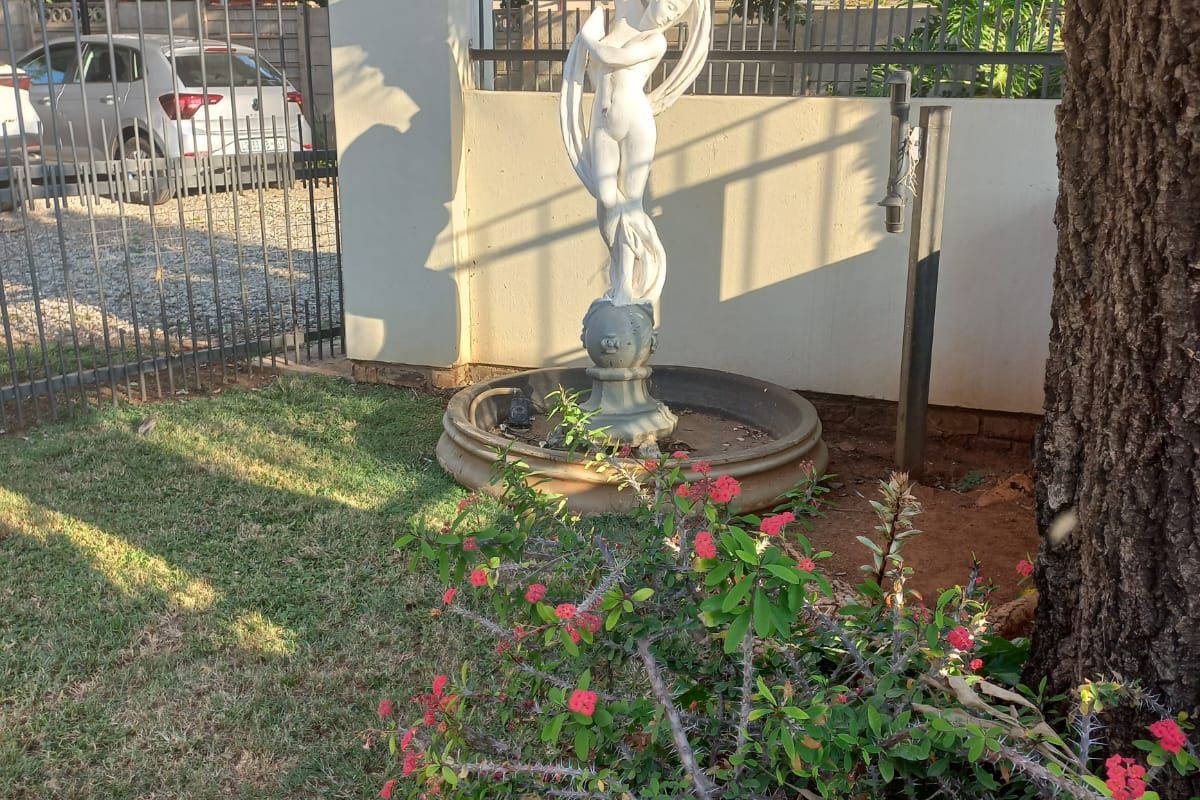 Spacious 3-Bedroom Family Home in Mooinooi - Photo 2