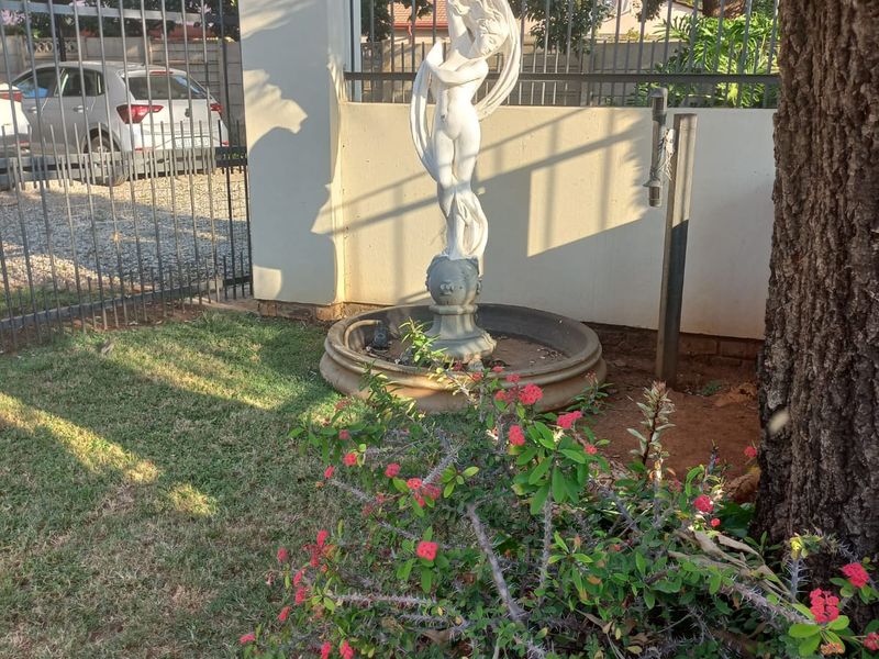 Spacious 3-Bedroom Family Home in Mooinooi - Photo 2