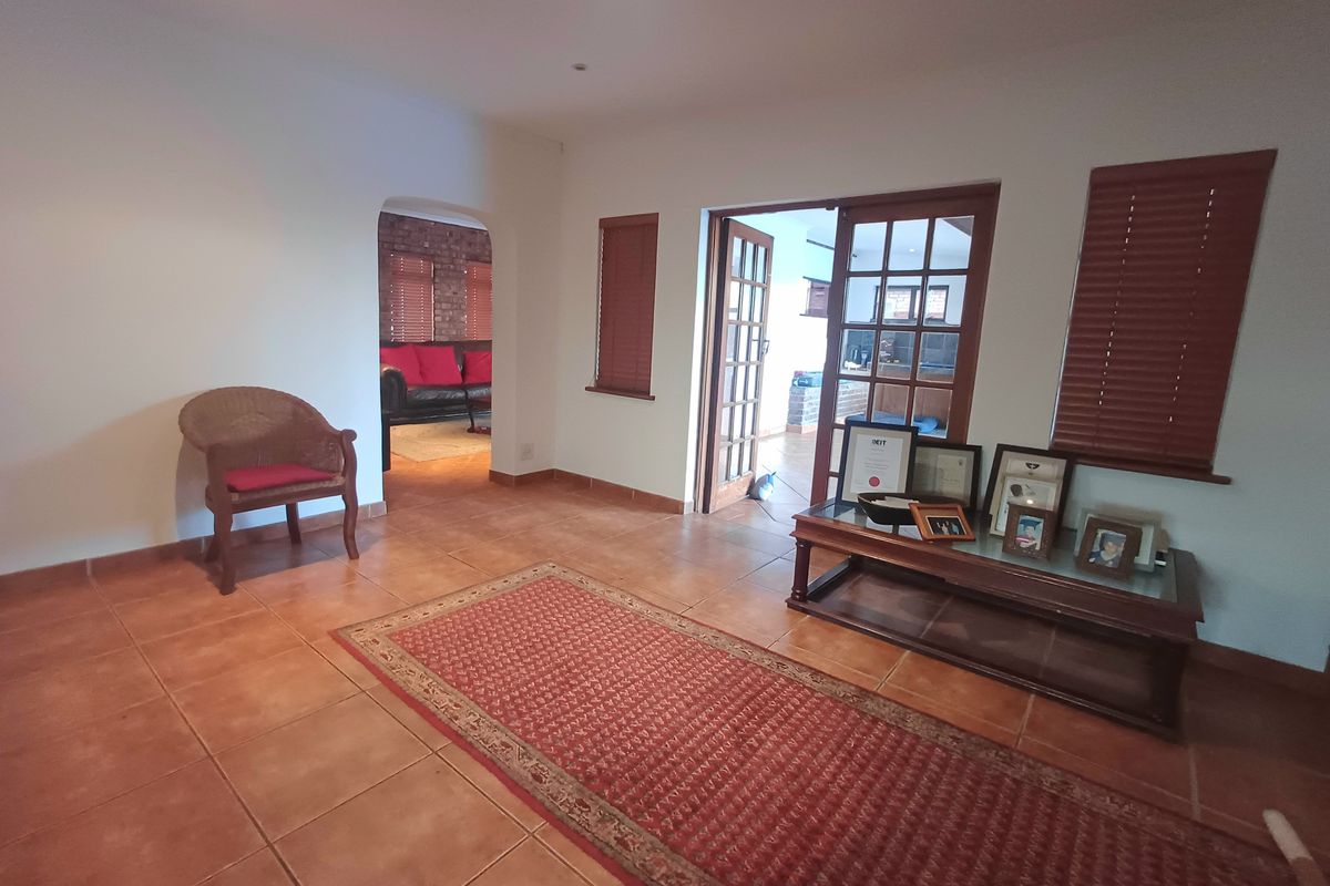 Your Dream Family Home Awaits in Bluewater Bay – Space, Comfort & Coastal Living Combined - Photo 5