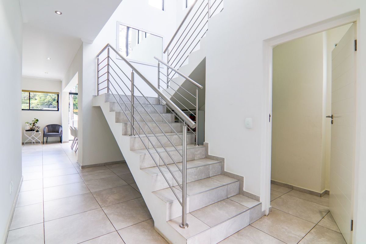 Spectacular 3 bed - Photo 3