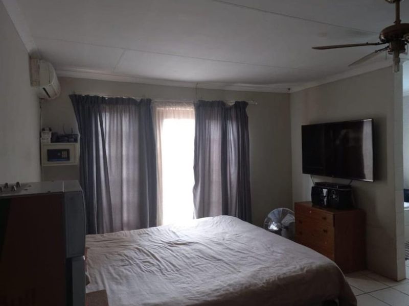 21500 ha  Income-Generating Farm t let in Lusthof – with right of water from Apies River - Photo 4