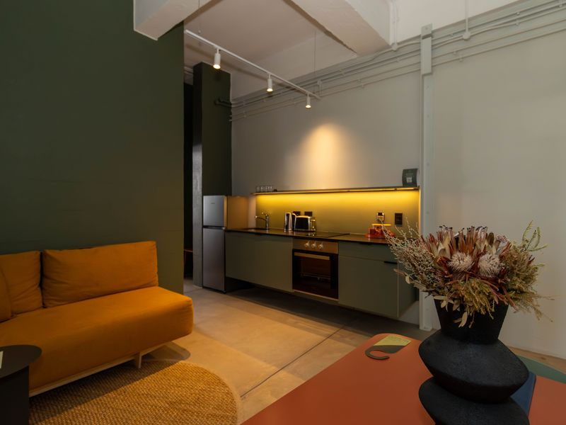 High-Yield Furnished Investment Apartment in Gardens, Cape Town - Photo 10