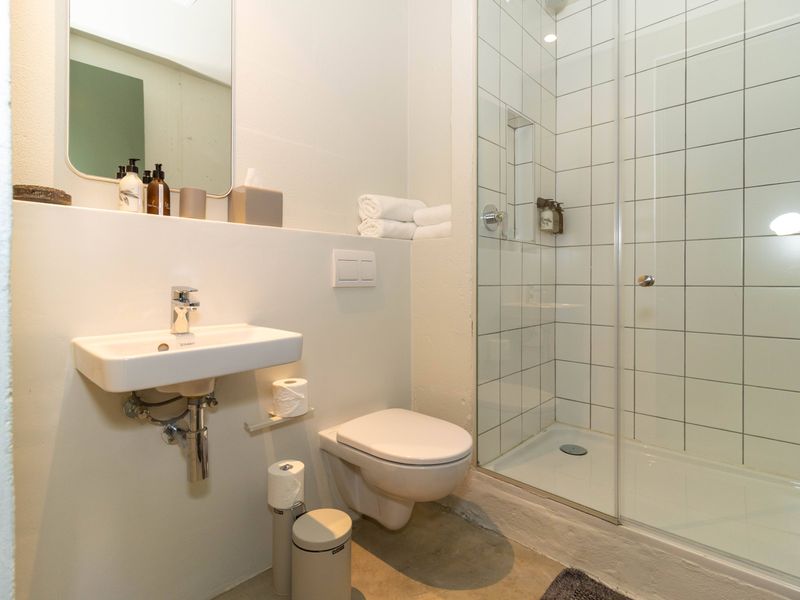 High-Yield Furnished Investment Apartment in Gardens, Cape Town - Photo 6