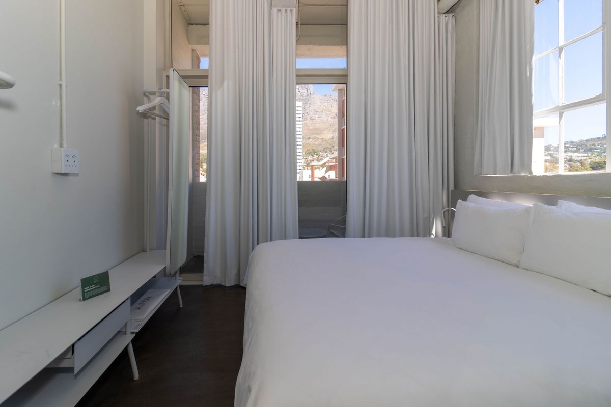 High-Yield Furnished Investment Apartment | Gardens, Cape Town - Photo 2