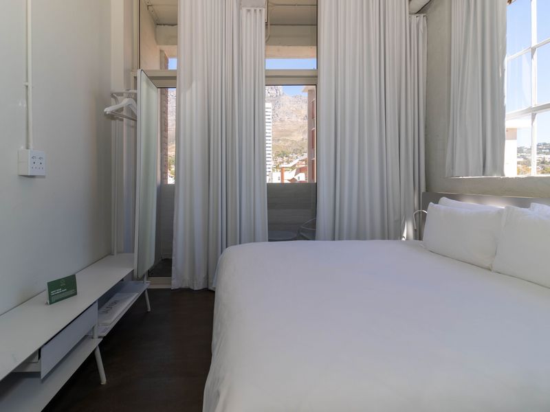 High-Yield Furnished Investment Apartment | Gardens, Cape Town - Photo 2