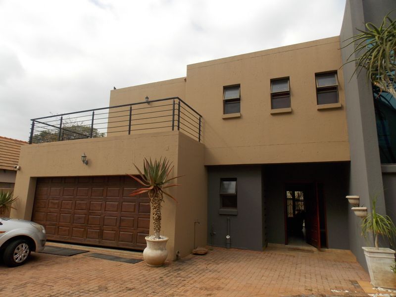 Modern Luxury Living in Leloko Estate – Where Style Meets Comfort! - Photo 3