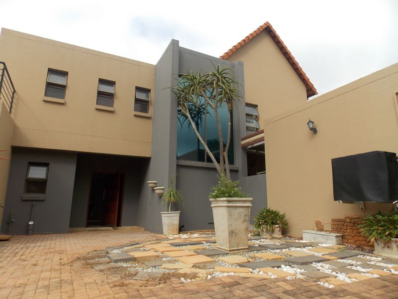 Modern Luxury Living in Leloko Estate – Where Style Meets Comfort! - Photo 2