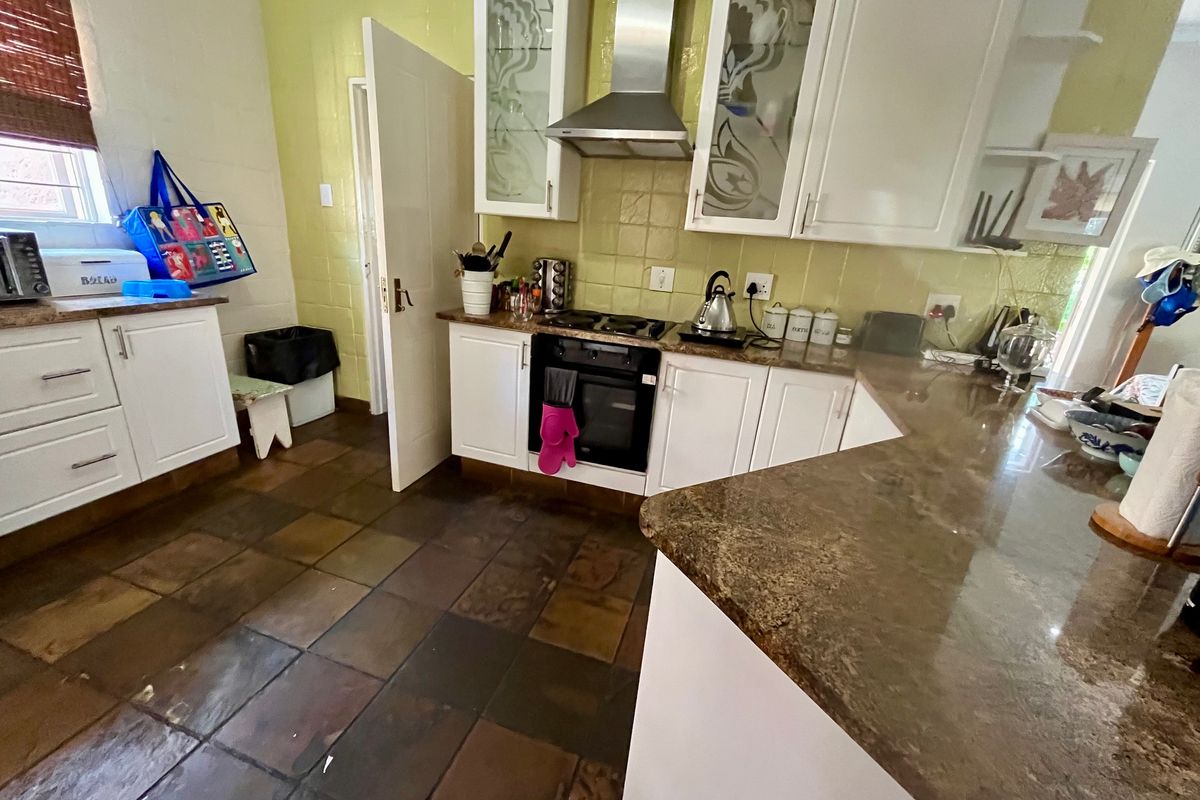 3 Bedroom House to Let in Secure Estate - Photo 3