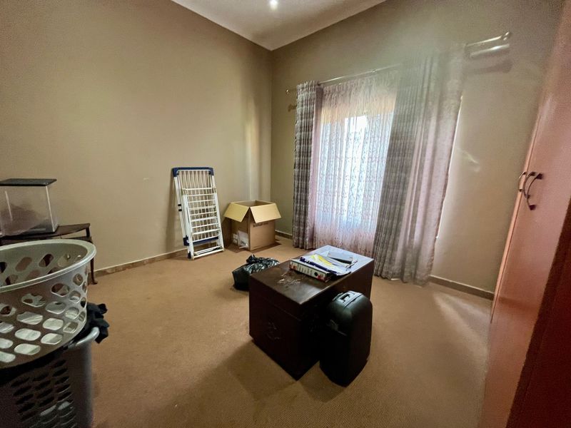 3 Bedroom House to Let in Secure Estate - Photo 8