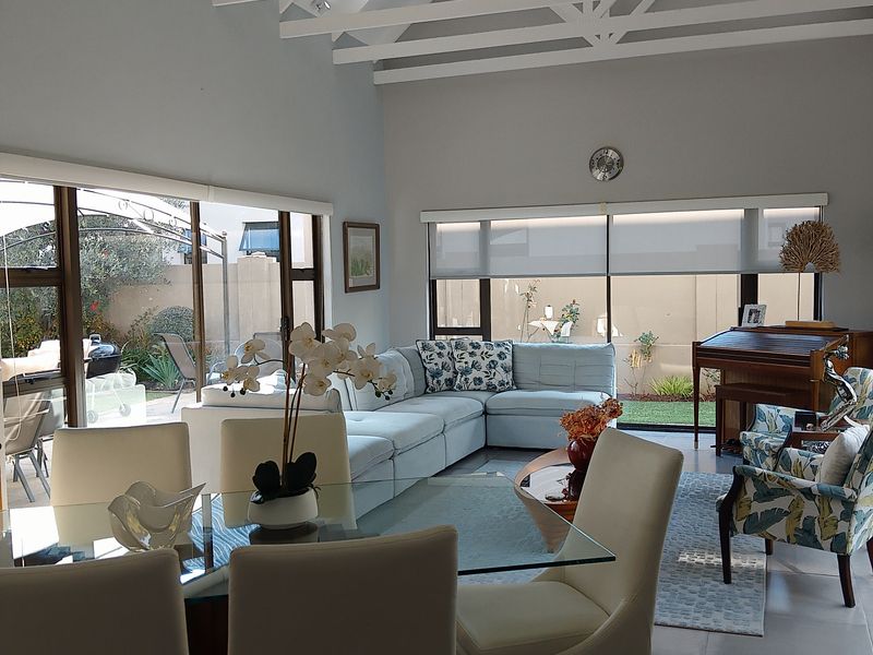 Modern and upmarket 3 bedroom Home with income potential - Photo 7