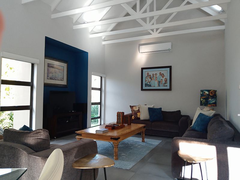 Modern and upmarket 3 bedroom Home with income potential - Photo 6