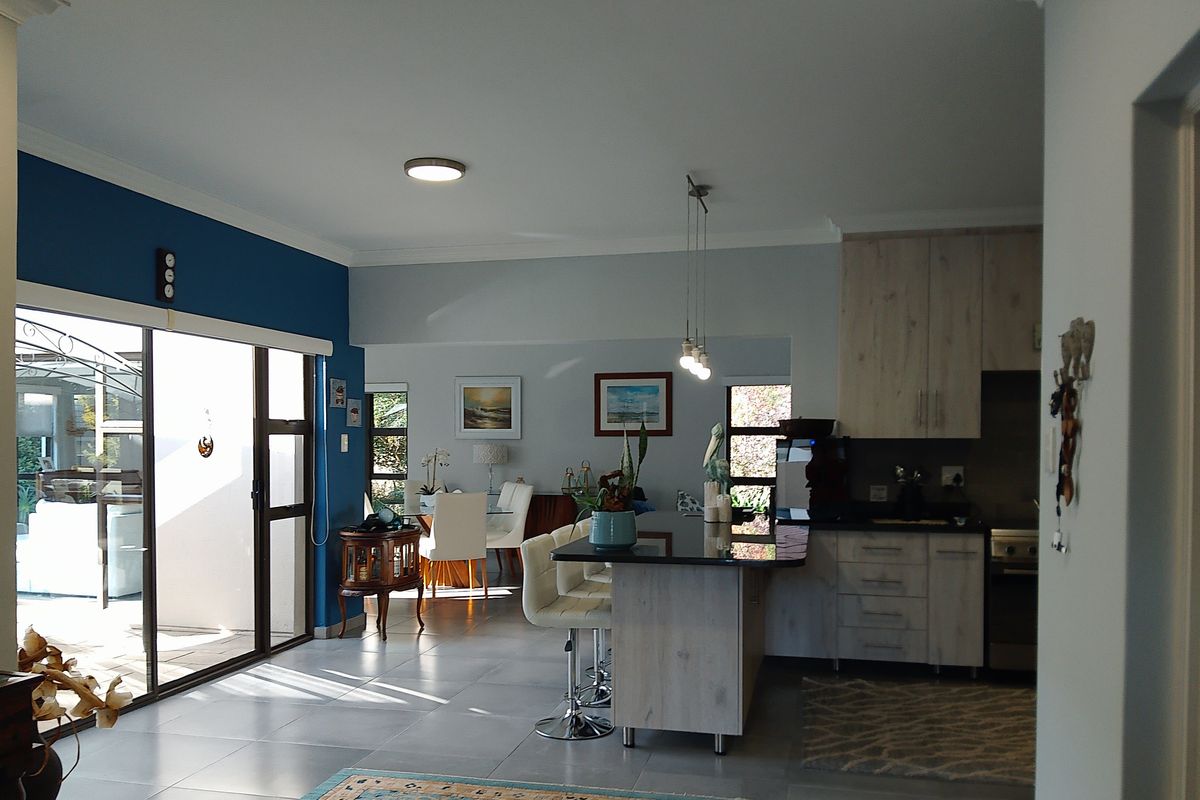 Modern and upmarket 3 bedroom Home with income potential - Photo 2