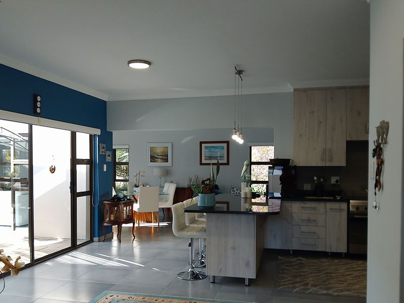 Modern and upmarket 3 bedroom Home with income potential - Photo 2